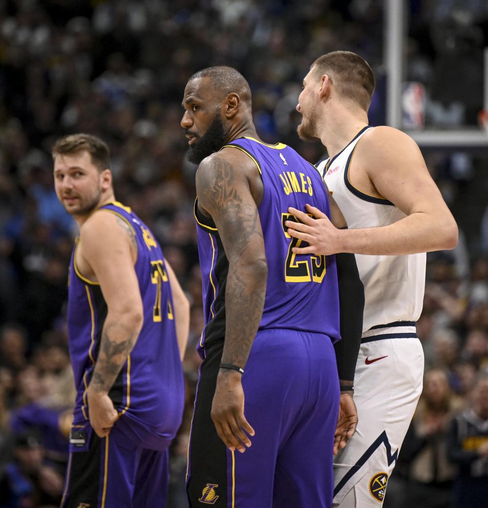 更是中国足 更是中国足