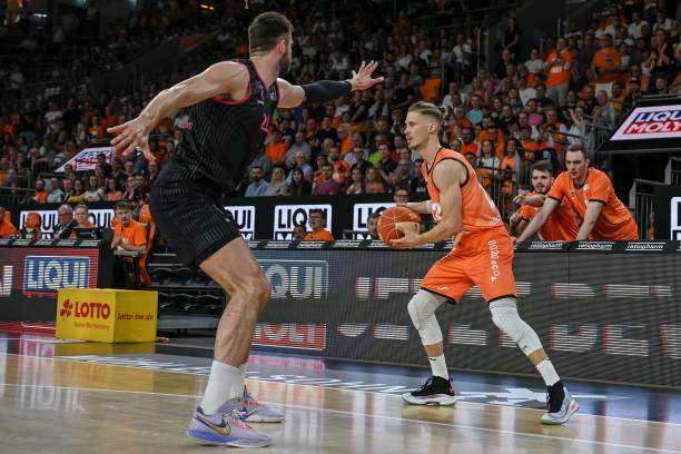 进国际友谊 进国际友谊